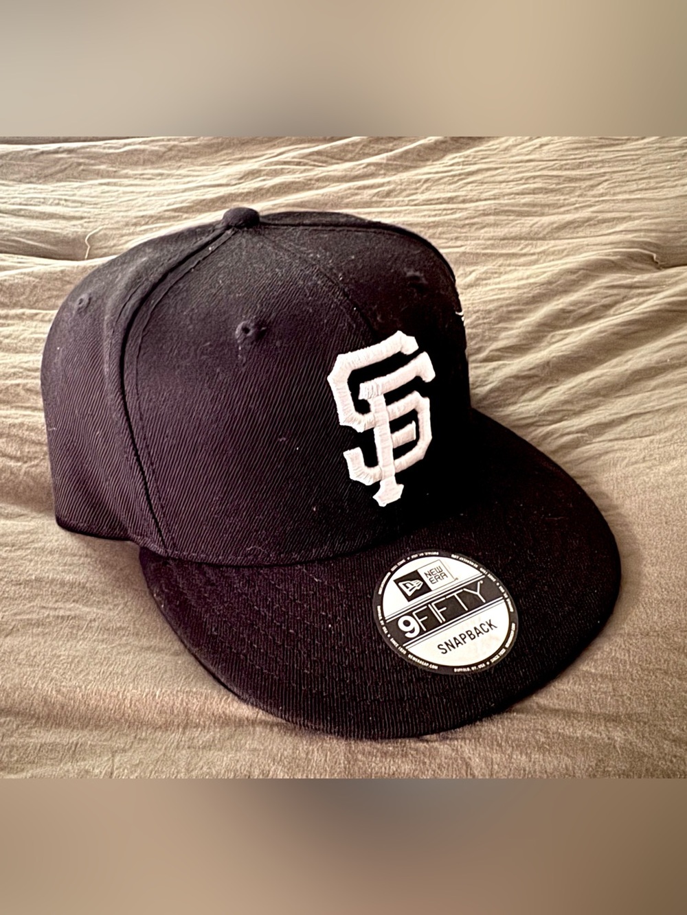 New Era Men’s Black & White San Francisco SF Snapback Hat